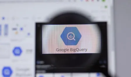 Google BigQueryとは？費用や何がすごいのかを解説！