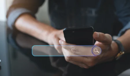 LLMS.txtとは？急増するAIクローラーに対応するための第一歩